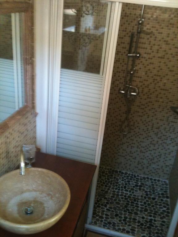 Table De Fred Otel Le Plan-de-la-Tour Dış mekan fotoğraf